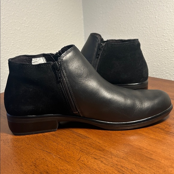 Women’s Naot Helm black leather/suede ankle booties size 41EU/10US - Picture 3 of 9